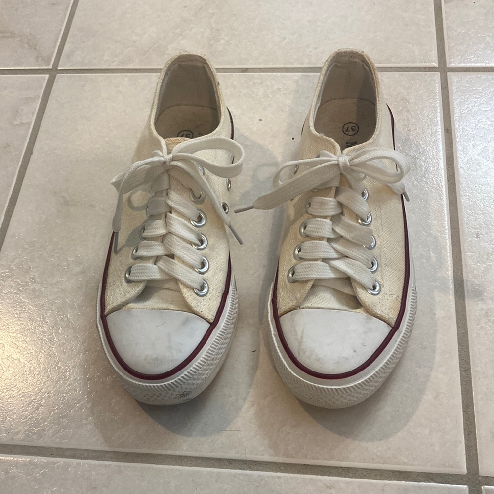 Mutuoni Sneakers